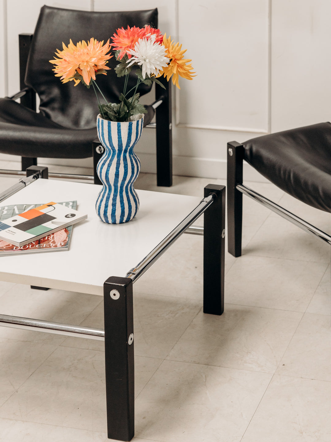 auguste-ensemble-table-et-chaises-cuir-6-11