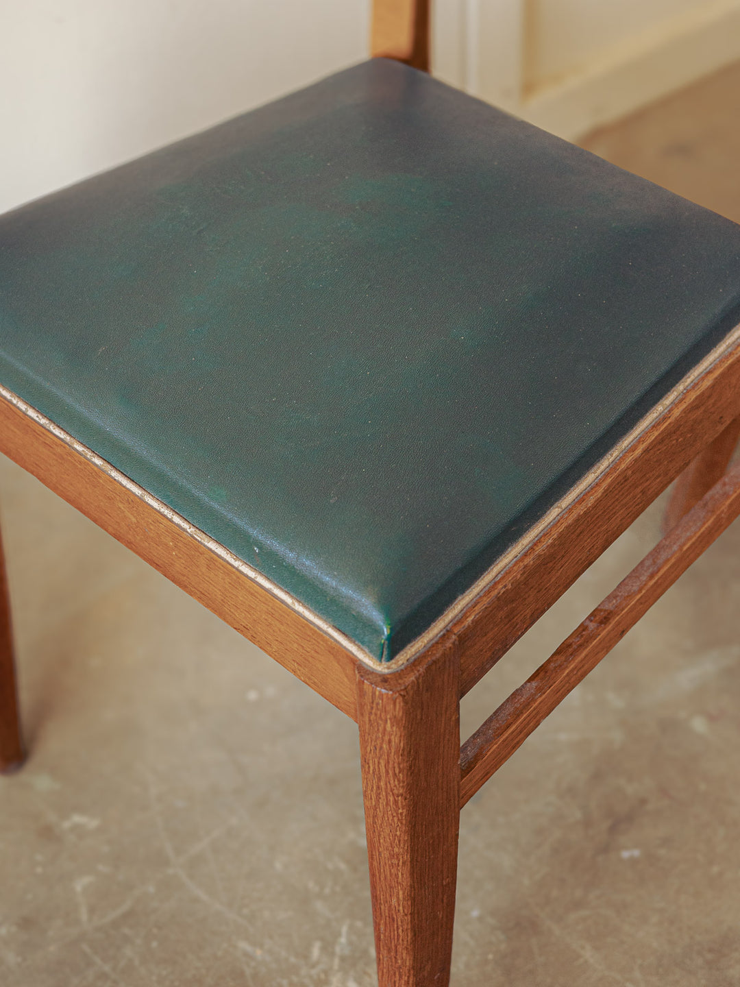alma-chaise-bois-vintage-vert-1673-11