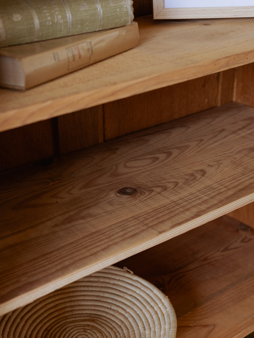 madeleine-bibliotheque-bois-etroite-haute-722-5