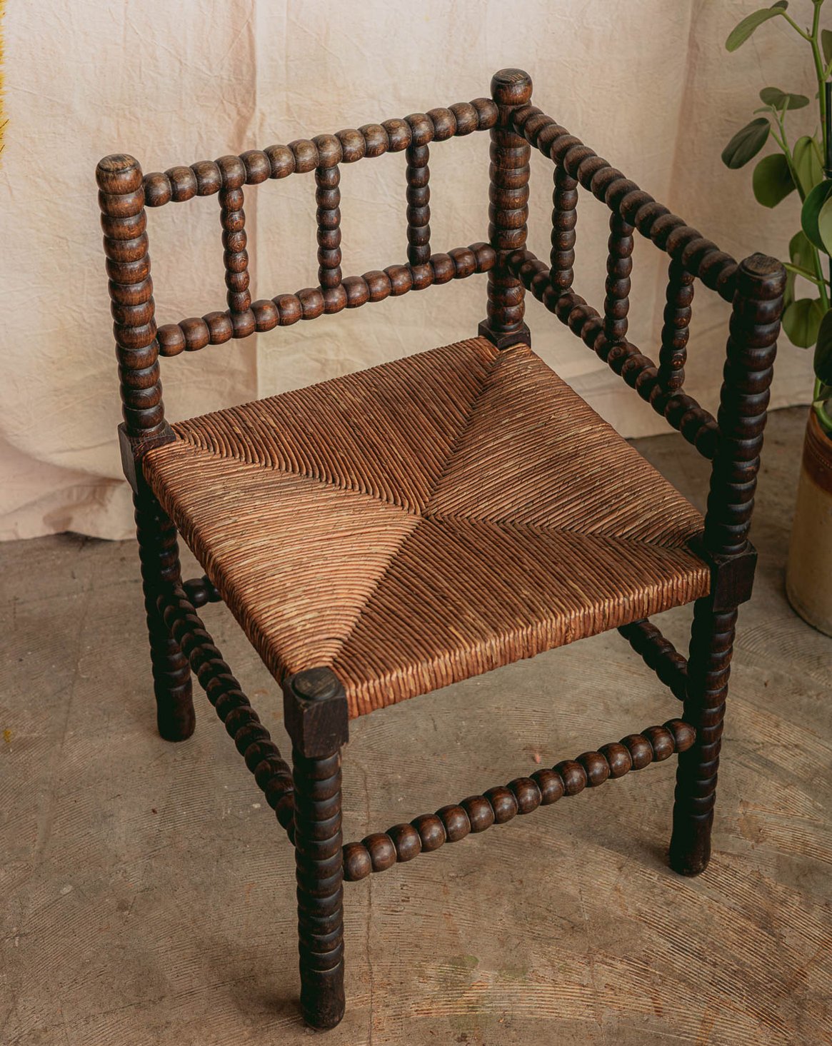 ernest-fauteuil-angle-bois-perlé-1568-1