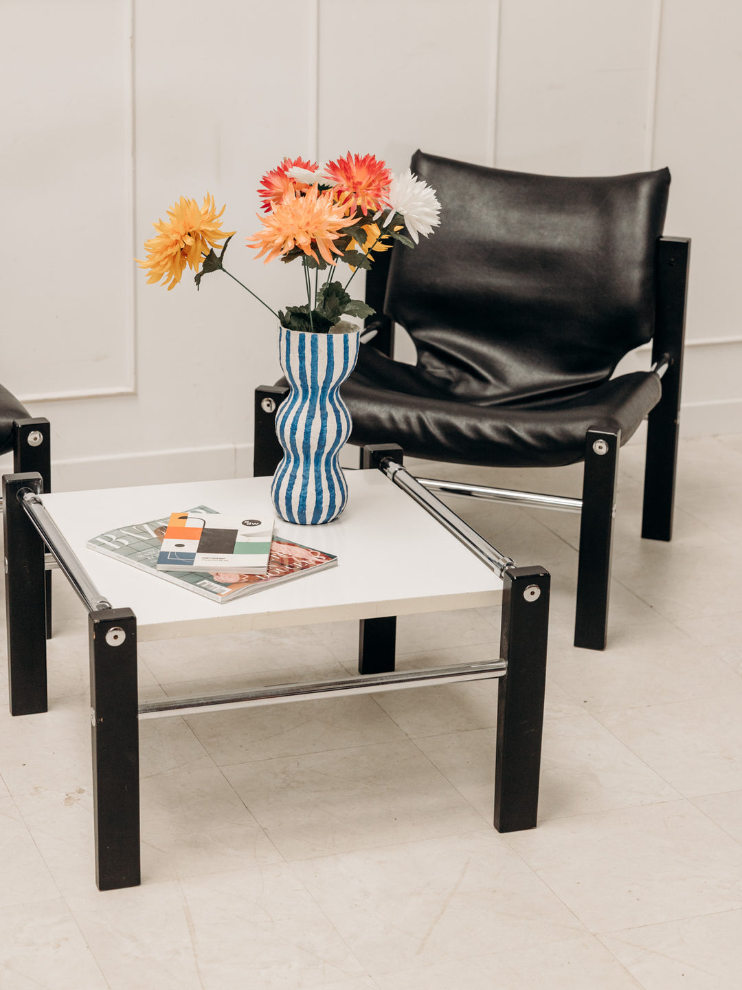 auguste-ensemble-table-et-chaises-cuir-6-9