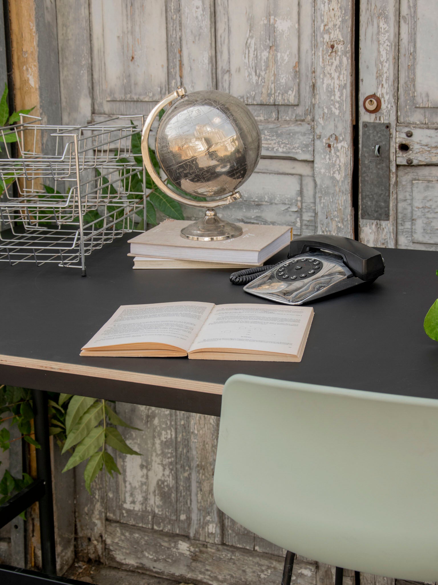 karla-table-a-manger-metal-haute-noir-design-1227-2