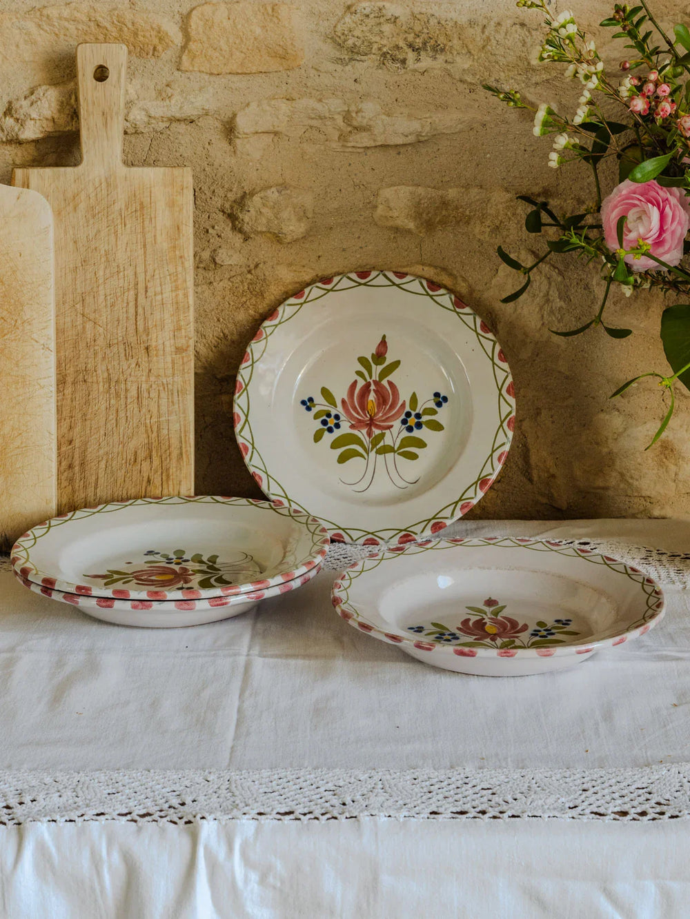 DEUX ASSIETTES PORCELAINE DE PARIS XIX ème VIEUX PARIS LOT 1 EUR 35,00 DEUX ASSIETTES PORCELAINE DE PARIS XIX ème VIEUX PARIS LOT 1 EUR 35,00