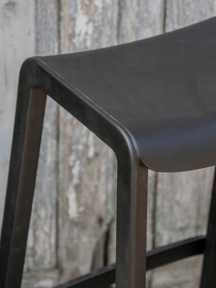 pierre-tabouret-bar-plastique-noir-exterieur-691-4