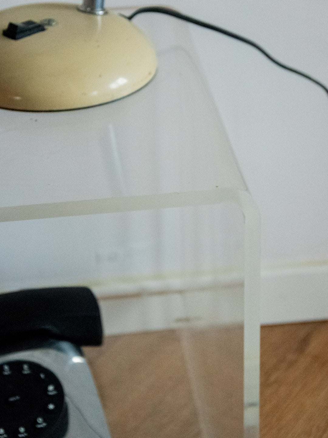 hanna-table-appoint-plexiglass-799-8