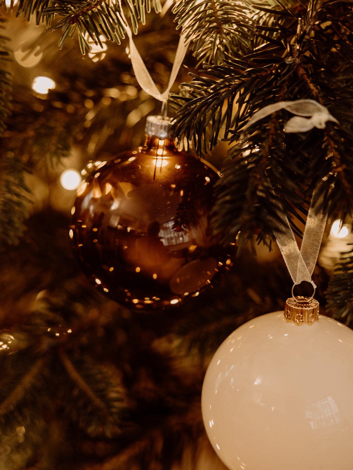 Marion, la boule de Noël - Debongout